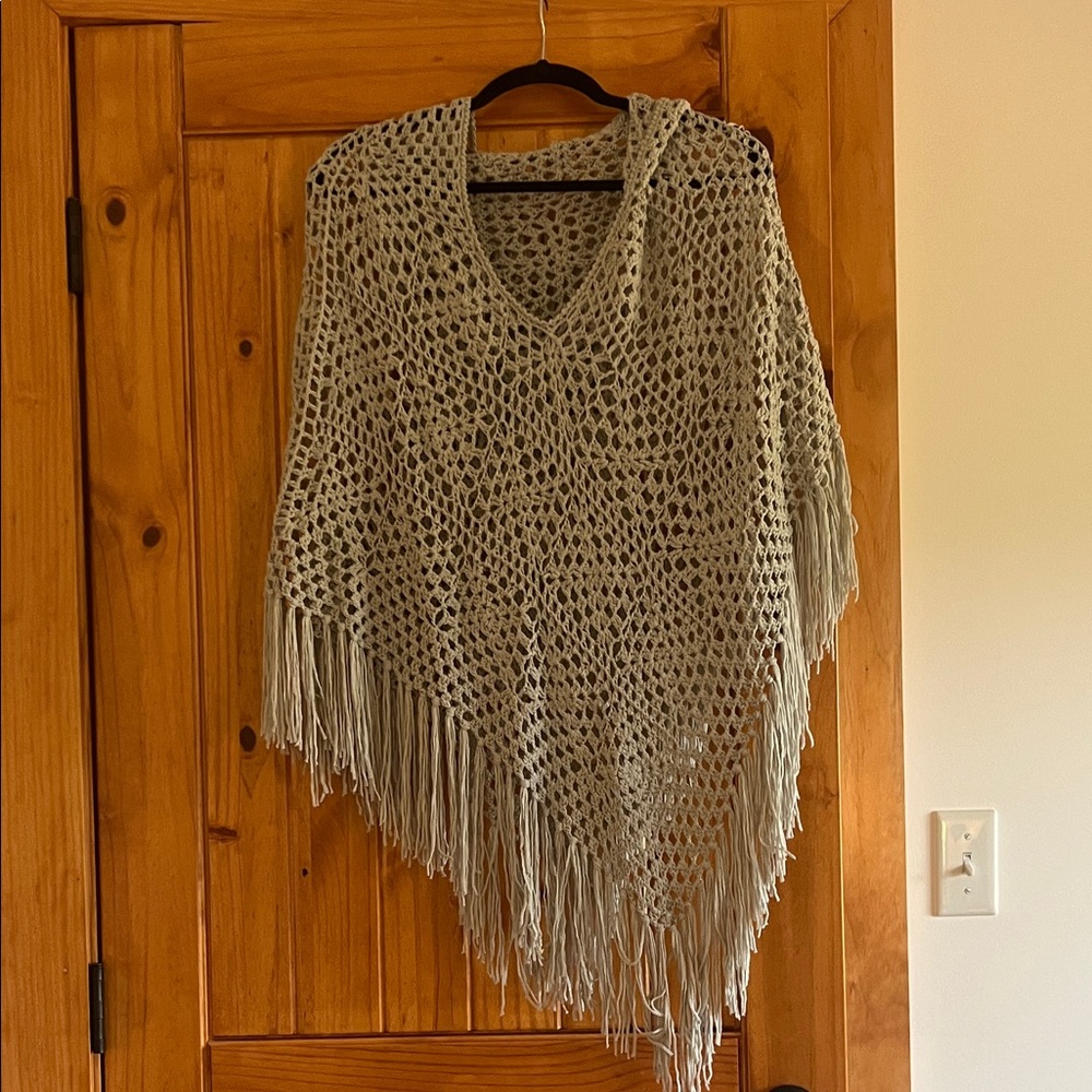 POL Crochet Fringe Poncho in Light Gray